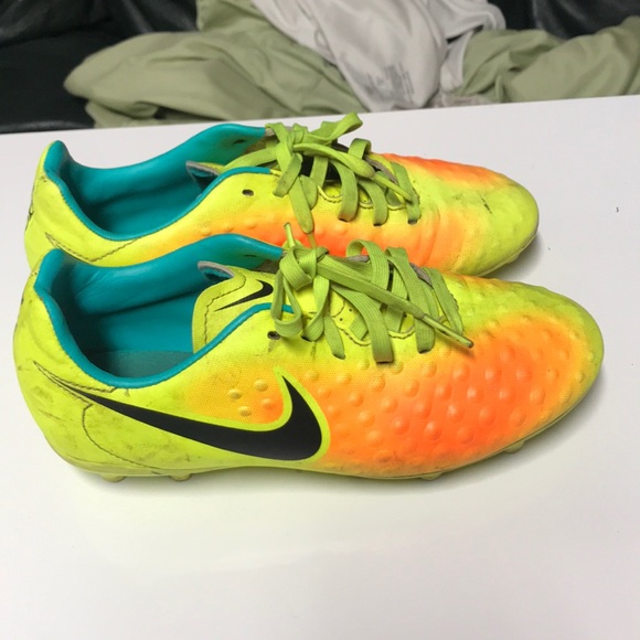 Nike soccer cleats - Picture 4 of 4
